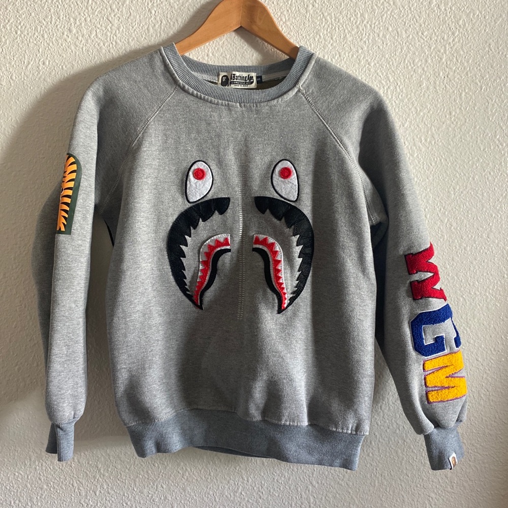 A Bathing Ape shark logo crewneck size S